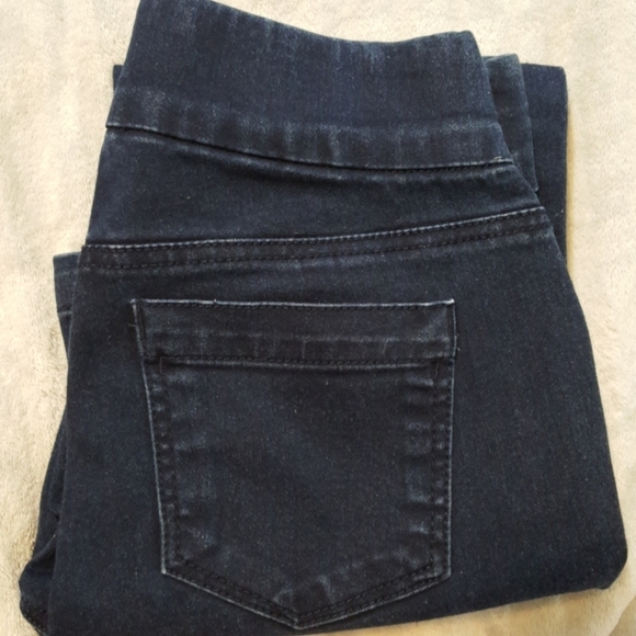 Gloria Vanderbilt  Womans Petite Dark Blue  Stretchy Straight Leg  Jeans - Picture 6 of 6